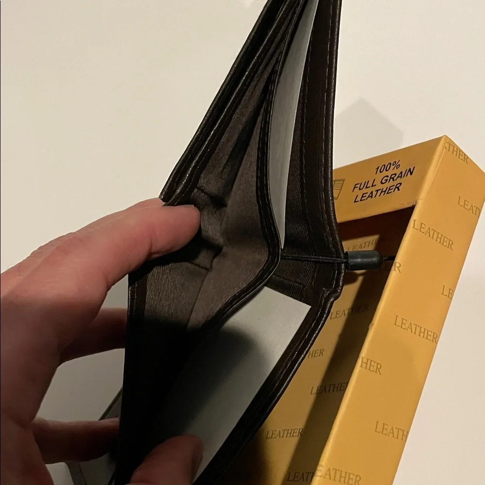 NWT Stone Mountain Brown Leather Wallet - Picture 6 of 6